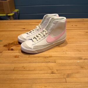 Nike Blazer ‘77 6.5Y /W8